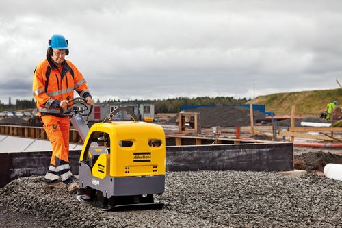 Atlas Copco LG400 forward and reversible plate application picture